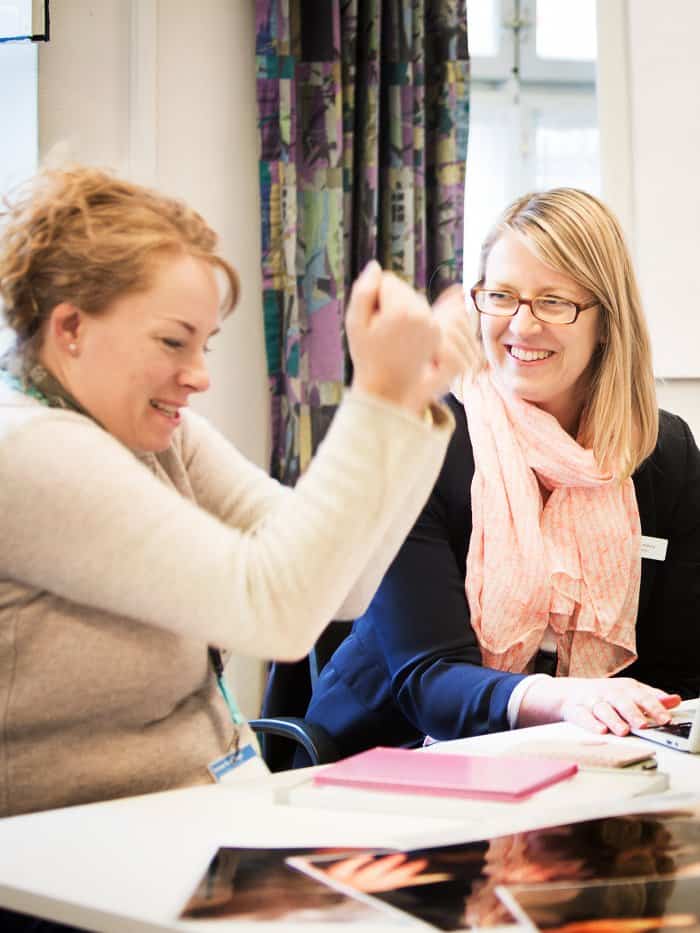 dyrlæge mette rasmussen ser glad ud på kursuset seminar for dyrlæger i 2016 med kerstin halberg som underviser